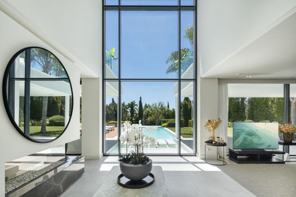 Property photo 2 of 36