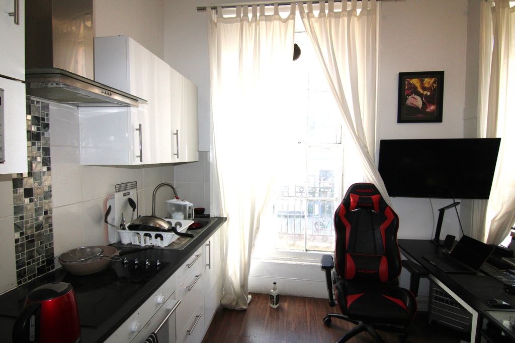 Property photo 3 of 4