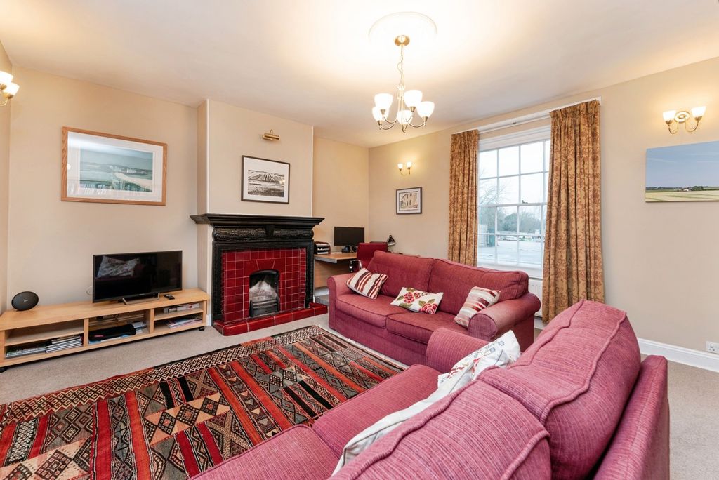 Property photo 2 of 30 Pbox-Img.Jpg