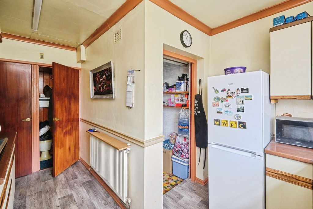 Property photo 3 of 17 Photo