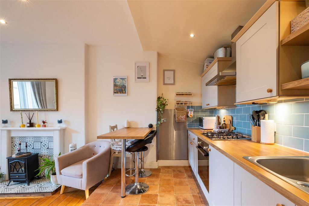 Property photo 3 of 14 21-14, Yeaman Place Edinburgh-17.Jpg