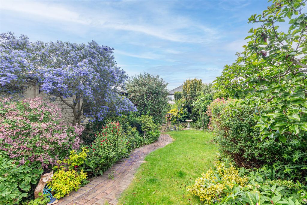 Property photo 3 of 21 Garden-3.Jpg
