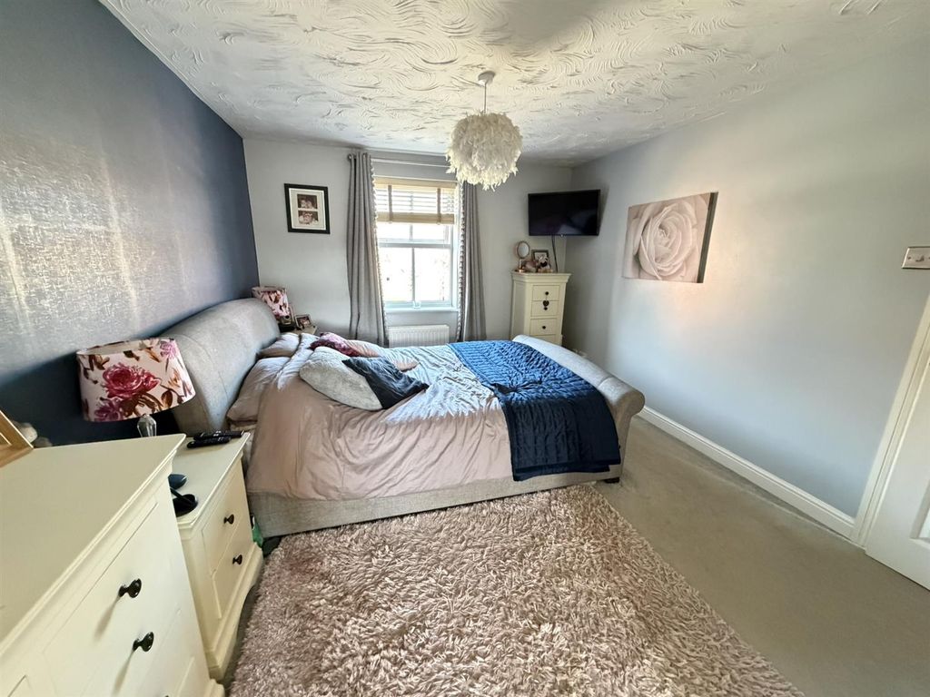 Additional image 13 of 5 bed property for saleNightingale Close, Daventry NN11