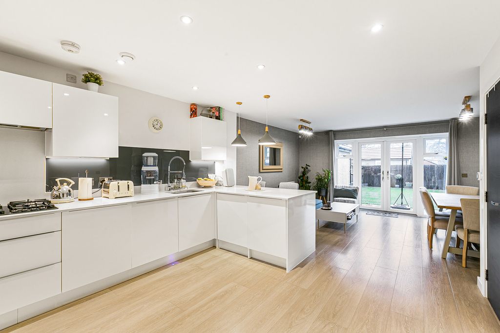 Property photo 2 of 28 Reception/Kitchen