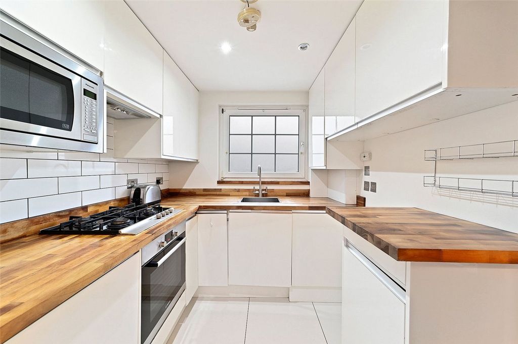 Property photo 3 of 9 Roman Road, E2