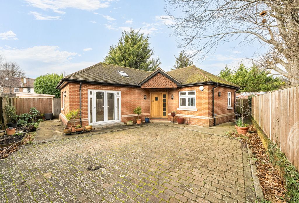 Property photo 1 of 18 External