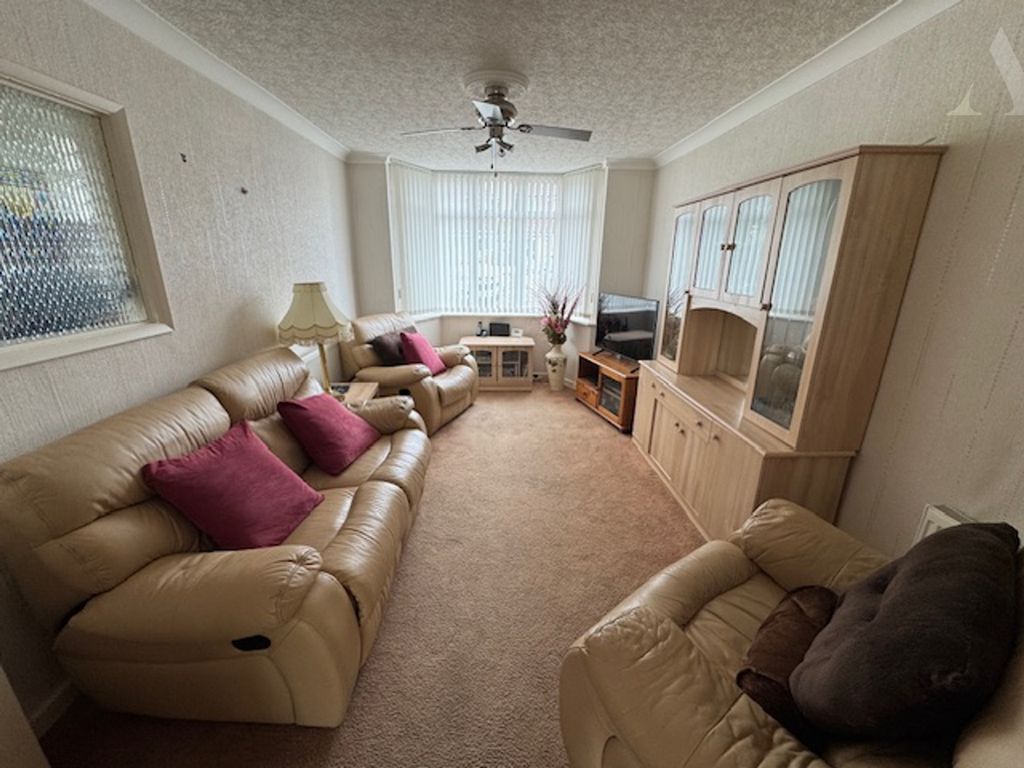 Property photo 2 of 14 5 Ronald Grove Lounge