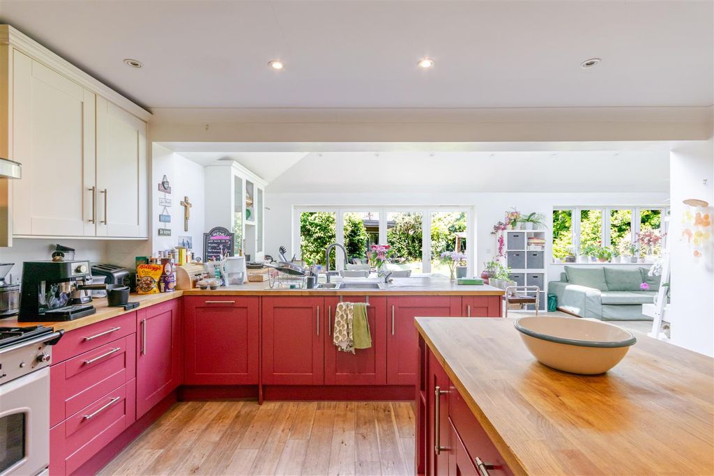 Property photo 2 of 39 Kitchen 3.Jpg