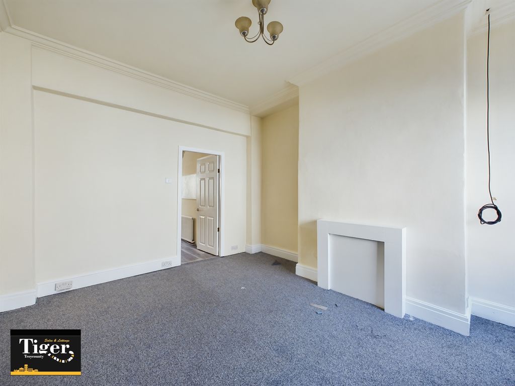 Property photo 2 of 9 Cam03440G0-Pr0012-Still001