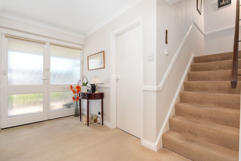 Property photo 2 of 31