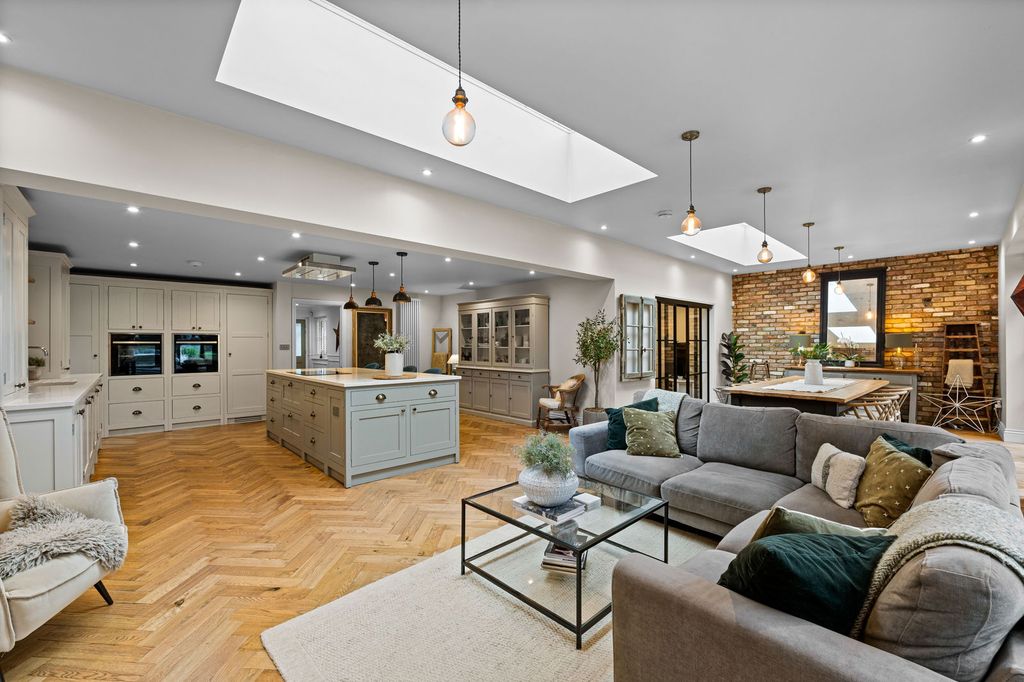 Property photo 3 of 40