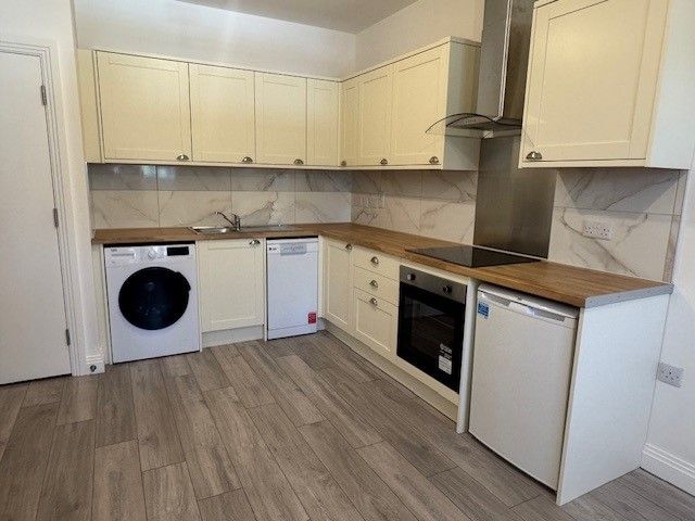 Property photo 3 of 11 Reception/Kitchen
