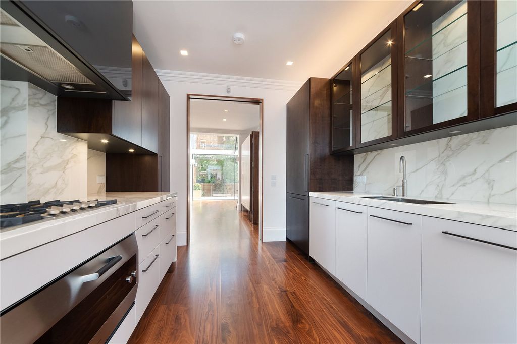 Property photo 3 of 27 Kitchen