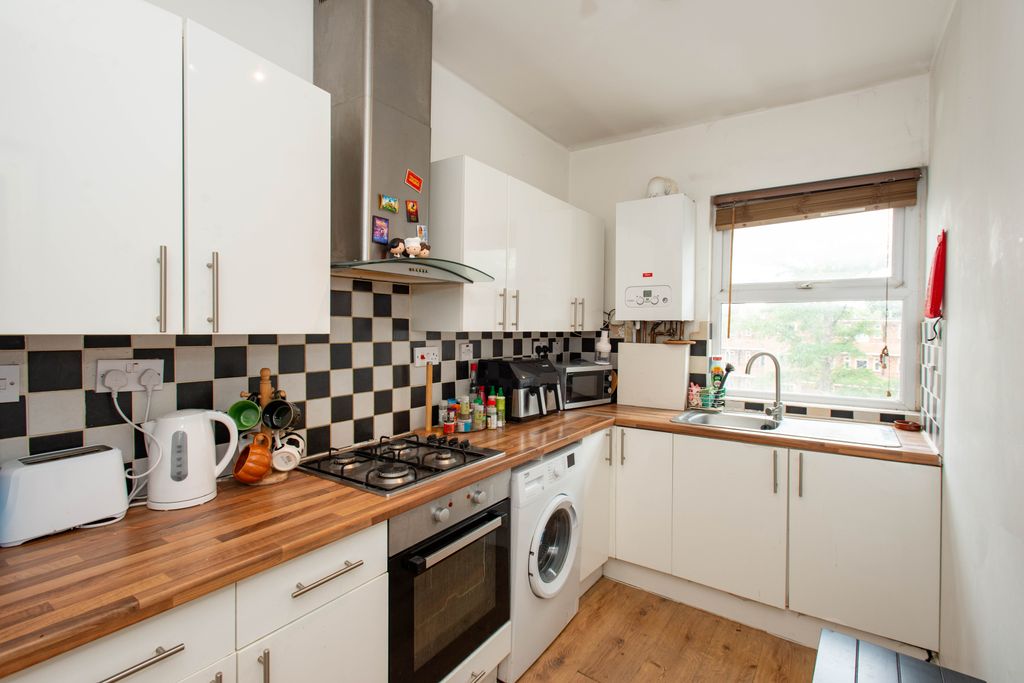 Property photo 2 of 6