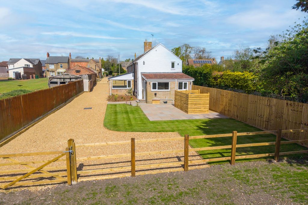 Property photo 2 of 39