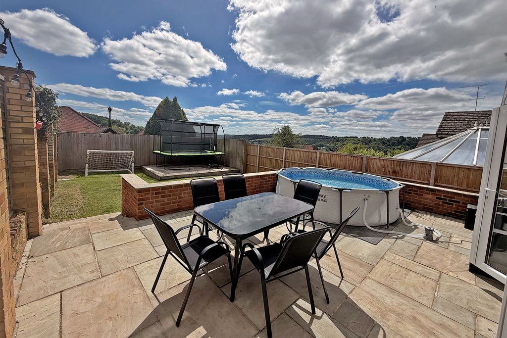 Property photo 2 of 12 5287012
