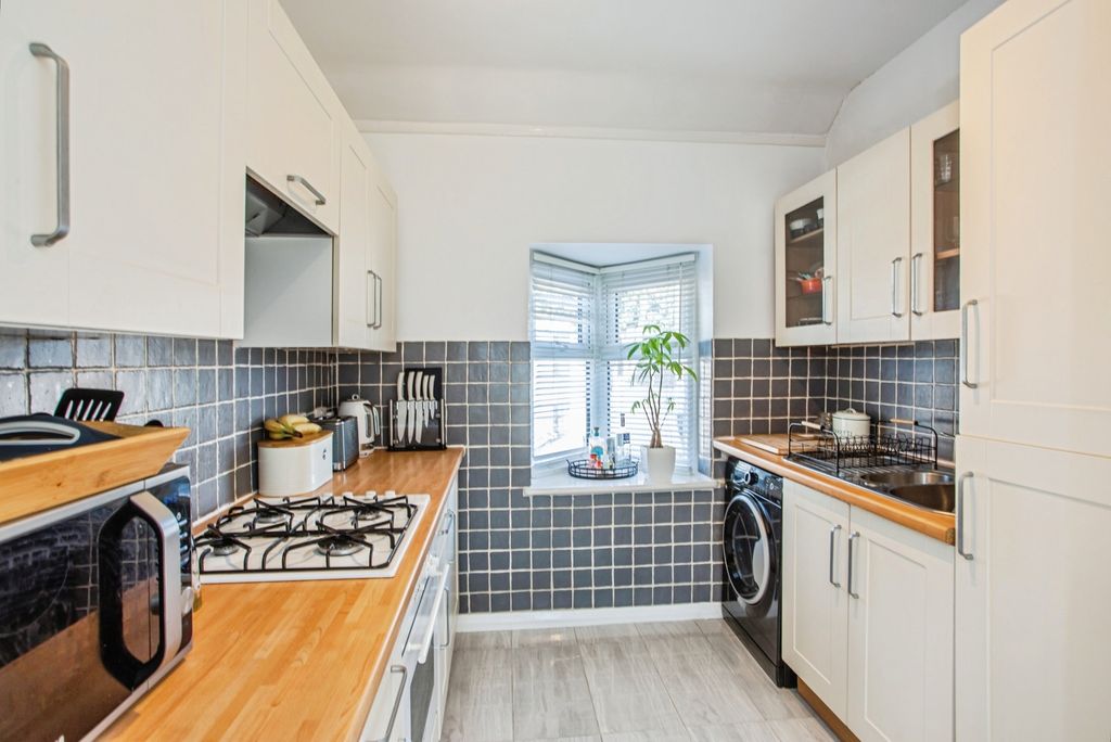 Property photo 3 of 16 Kitchen