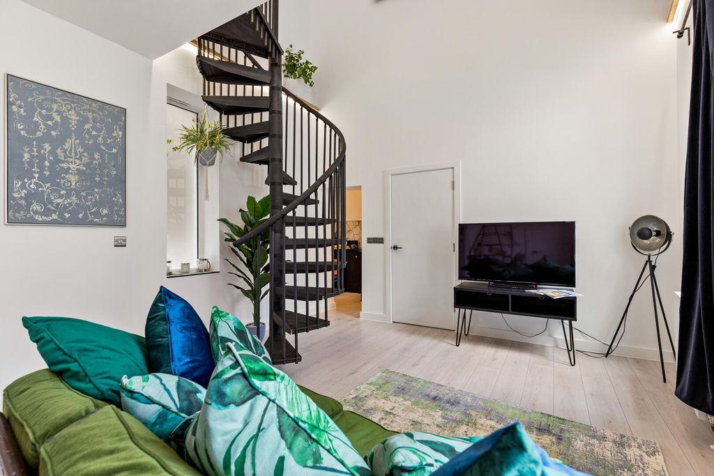 Property photo 2 of 9 Living Room