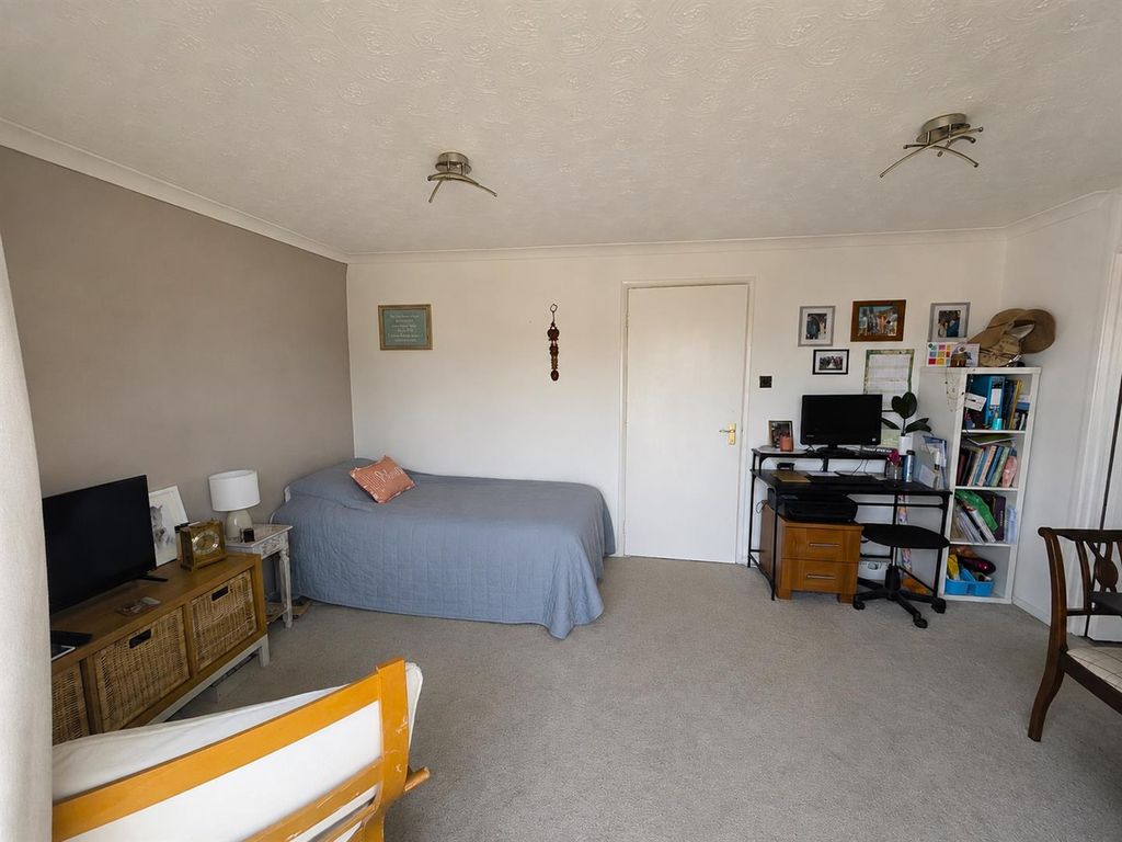 Property photo 3 of 13 Lounge.Png