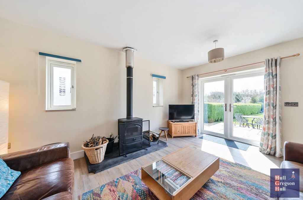 Property photo 2 of 28 d163d9Fc-986F-4934-Aabc-c37B385A914A.Jpg