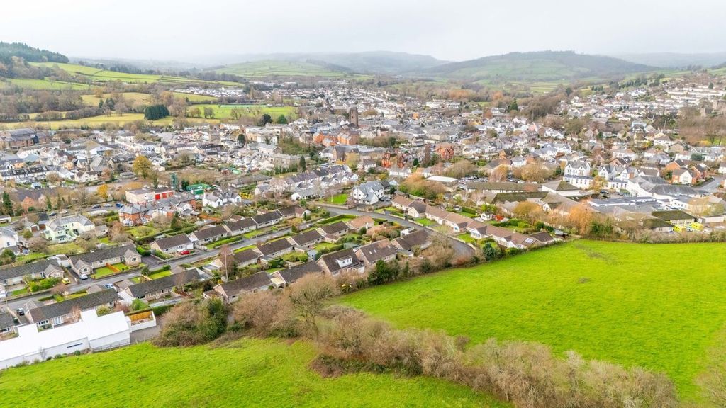 Property photo 3 of 24