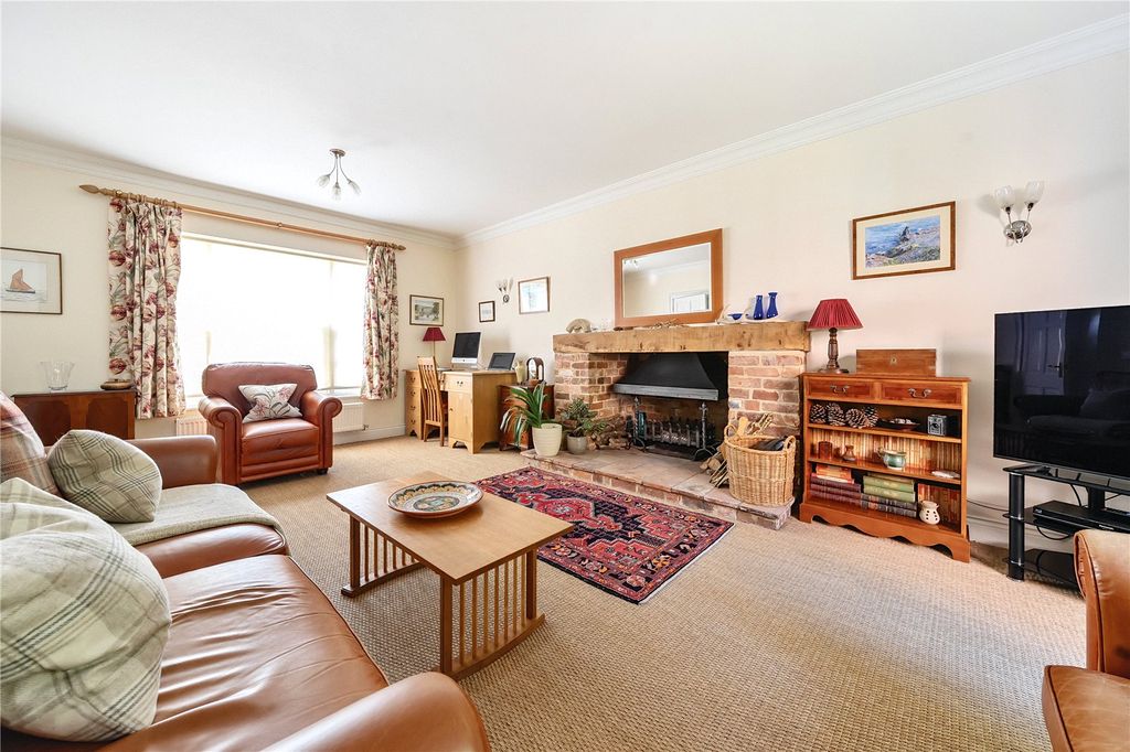 Property photo 3 of 14 Sitting Room