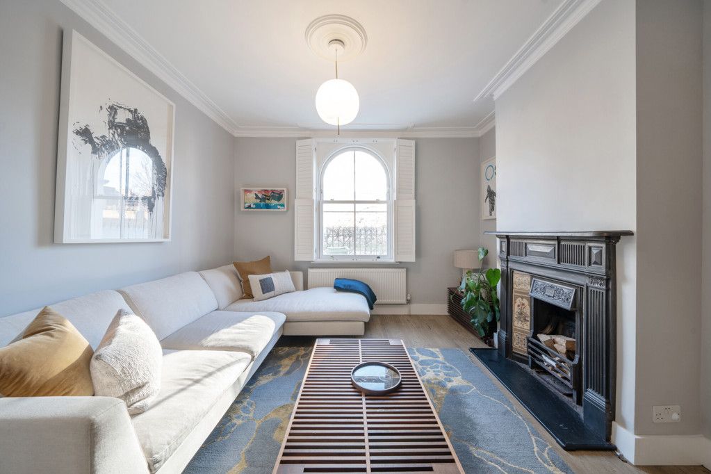 Property photo 3 of 21 Lounge