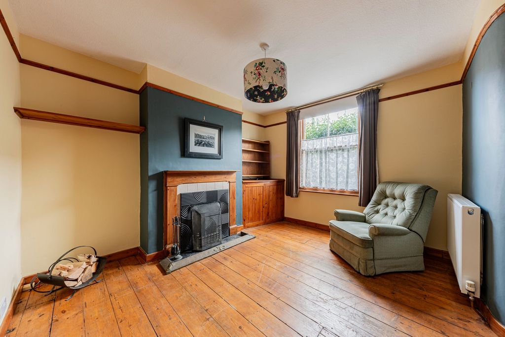 Property photo 2 of 29 Living Room (2)