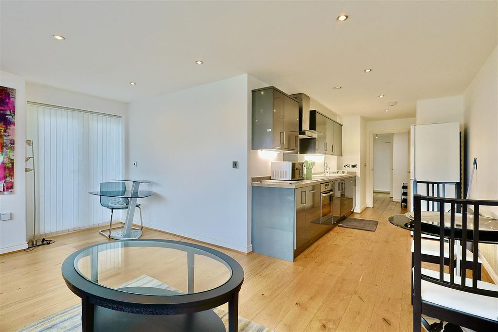 Property photo 2 of 10 974F8A15-7F9D-4075-B12D-7D85793280B4_1_201_A.Jpeg