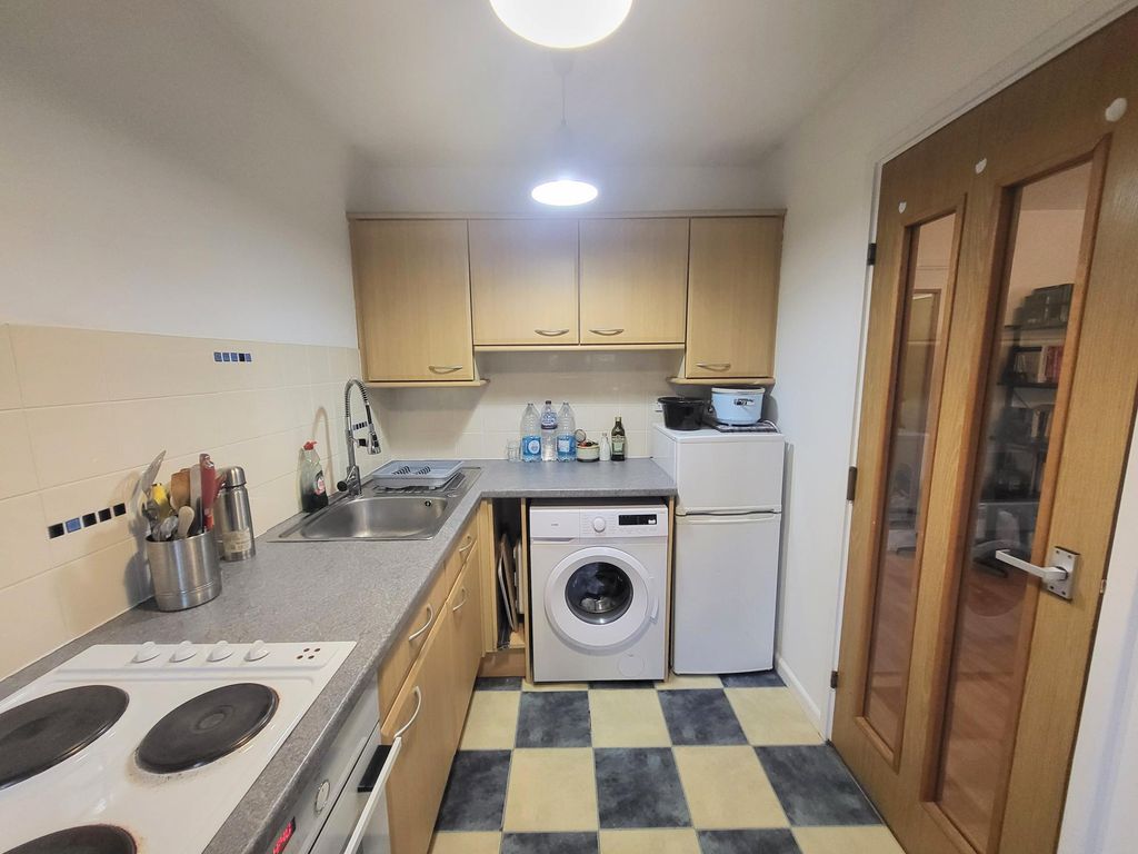 Property photo 2 of 6 Kitchen