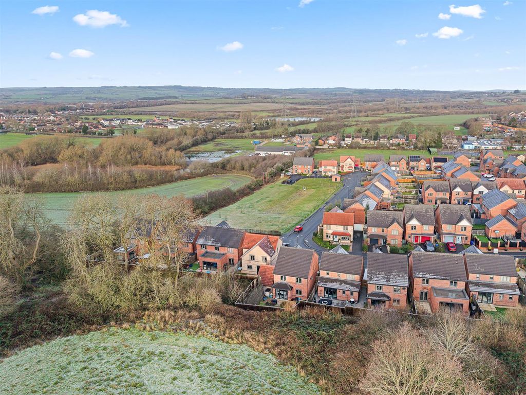 Property photo 3 of 34 Dji_20260114104604_0517_D.Jpg