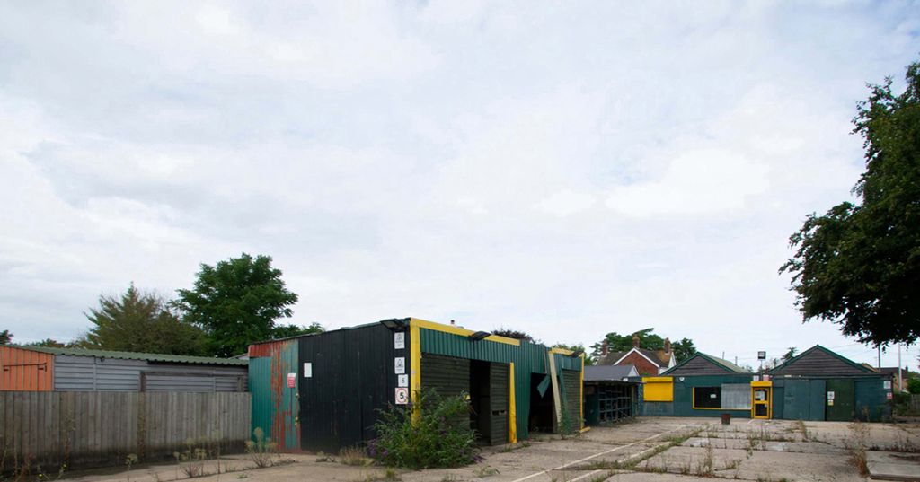 Property photo 1 of 2