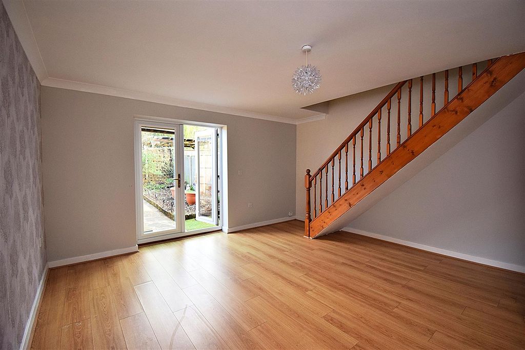 Property photo 3 of 7 Lounge