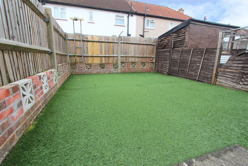 Property photo 3 of 14 Garden.Jpg