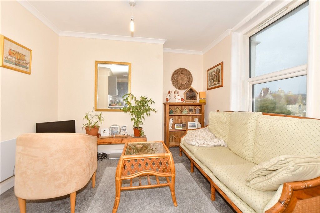 Property photo 1 of 7 Lounge/ Kitchen