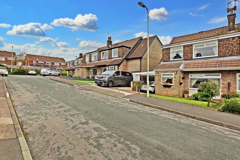 Property photo 2 of 23