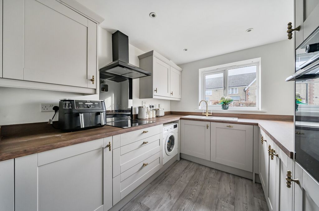 Property photo 2 of 14 Kitchen