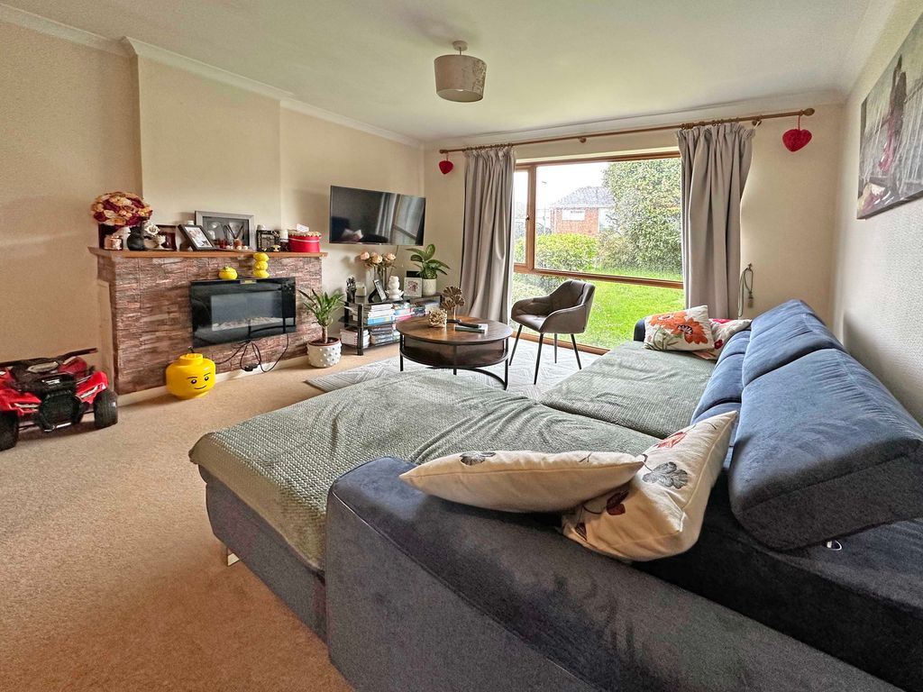 Property photo 2 of 12