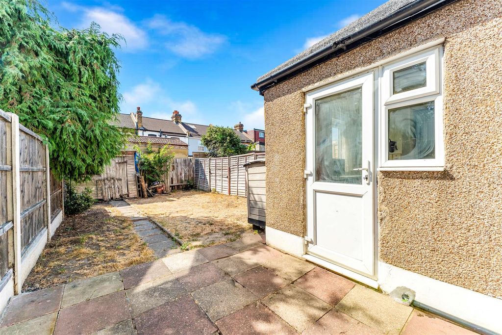 Property photo 2 of 17 02.Jpg