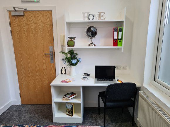 Property photo 2 of 8 E10 Desk
