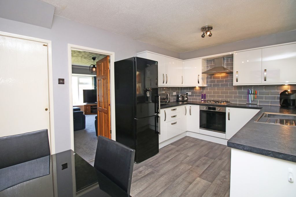 Property photo 3 of 34