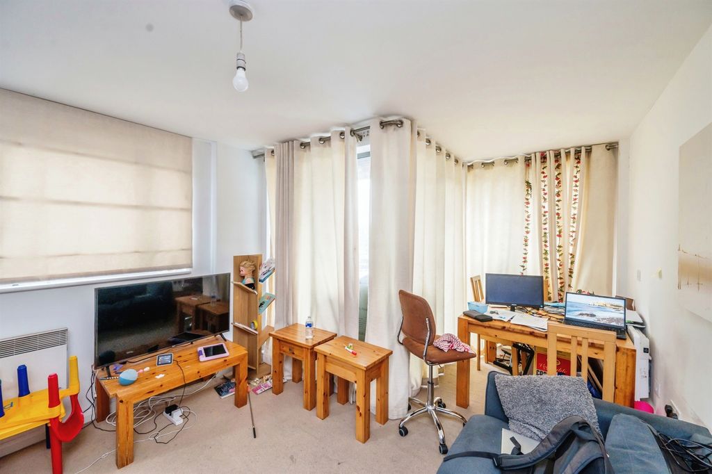 Property photo 3 of 7