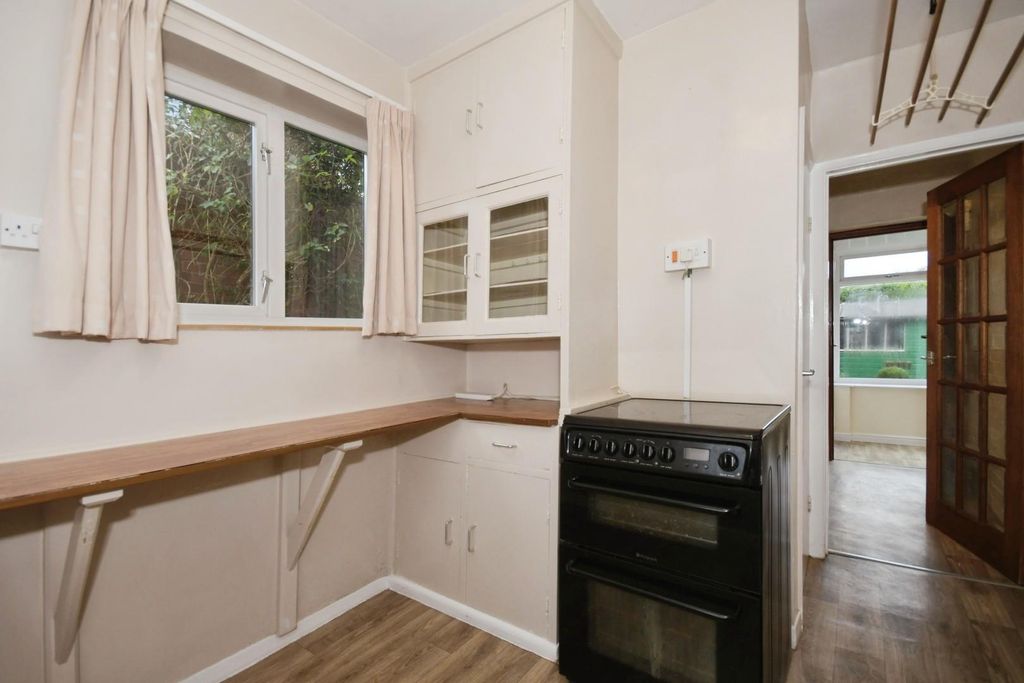 Property photo 3 of 16 Kitchen 02.Jpg