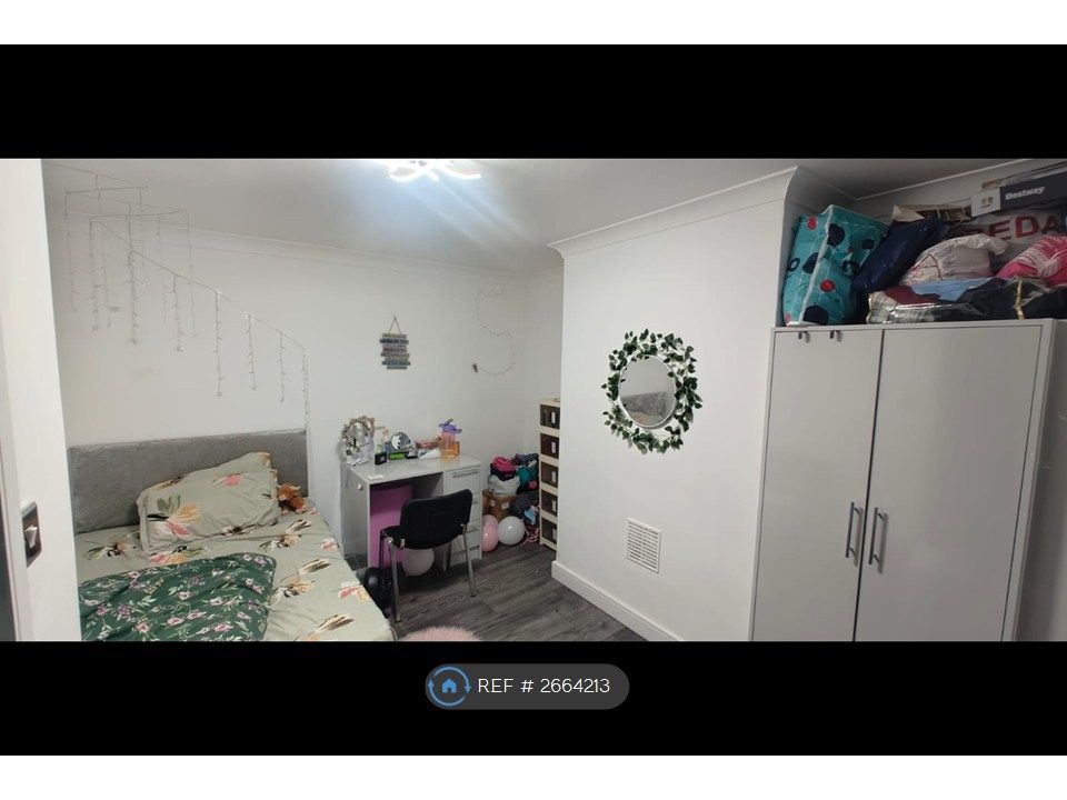 Property photo 3 of 12 Room Occupied