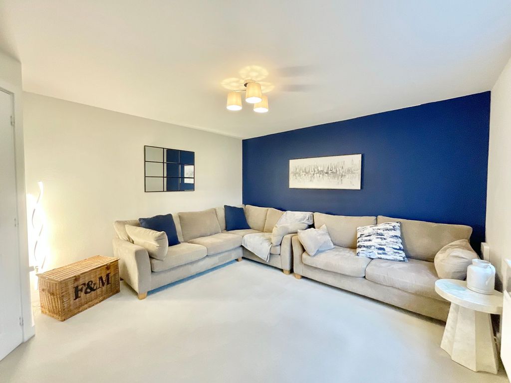 Property photo 3 of 27