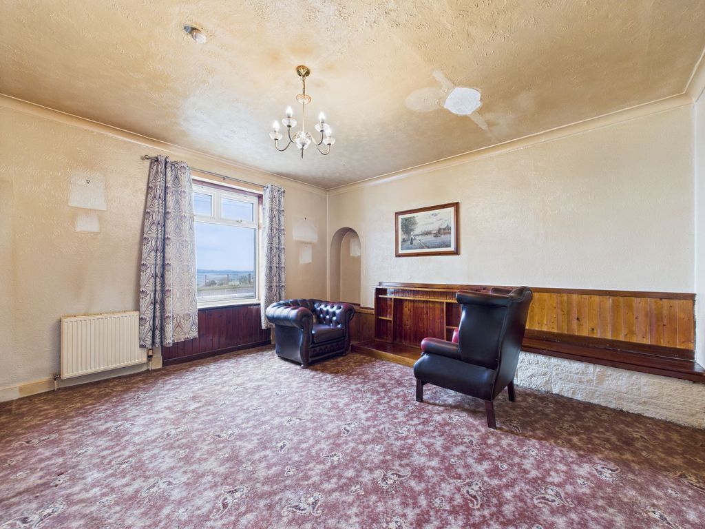 Property photo 3 of 20 Lounge