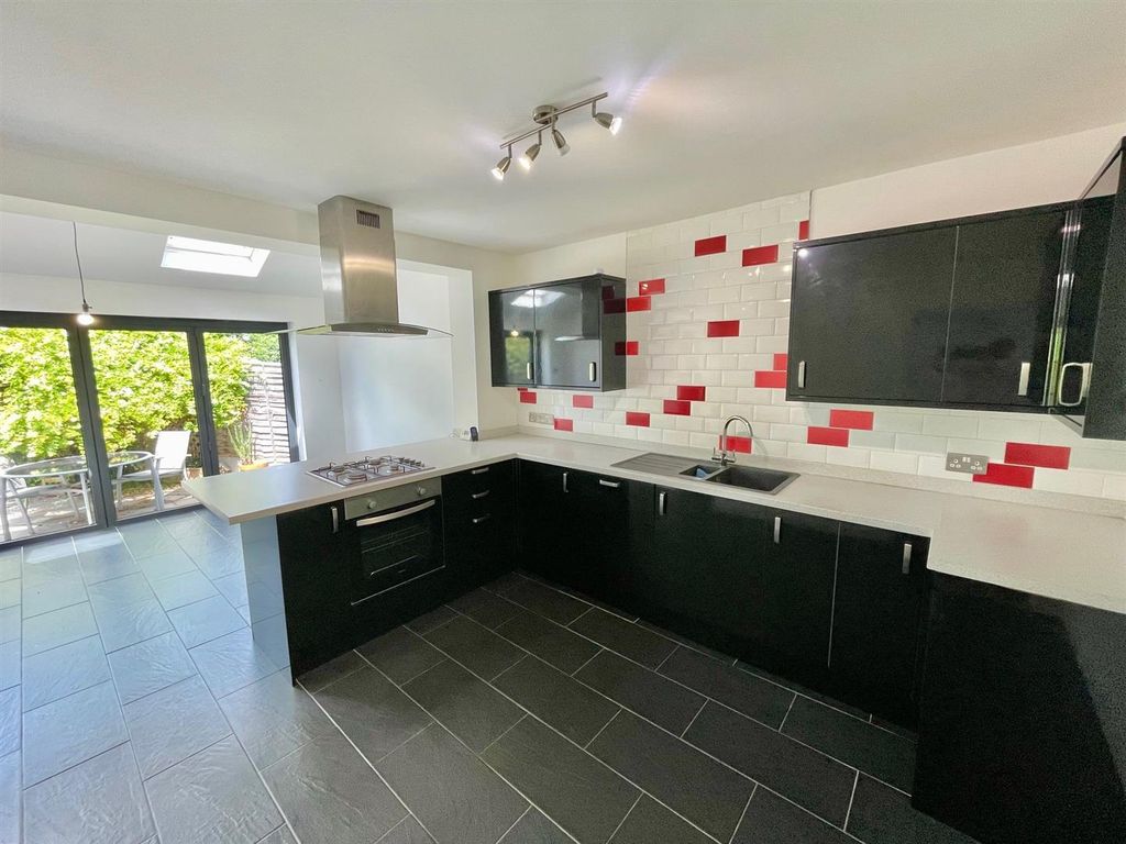 Property photo 3 of 13 38 Clive Close Kitchen.Jpg