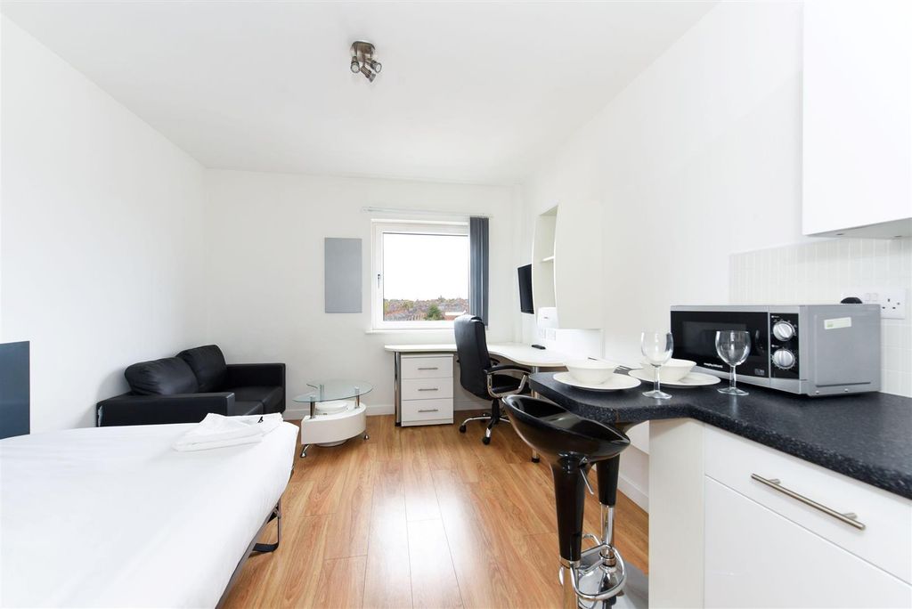 Property photo 3 of 31