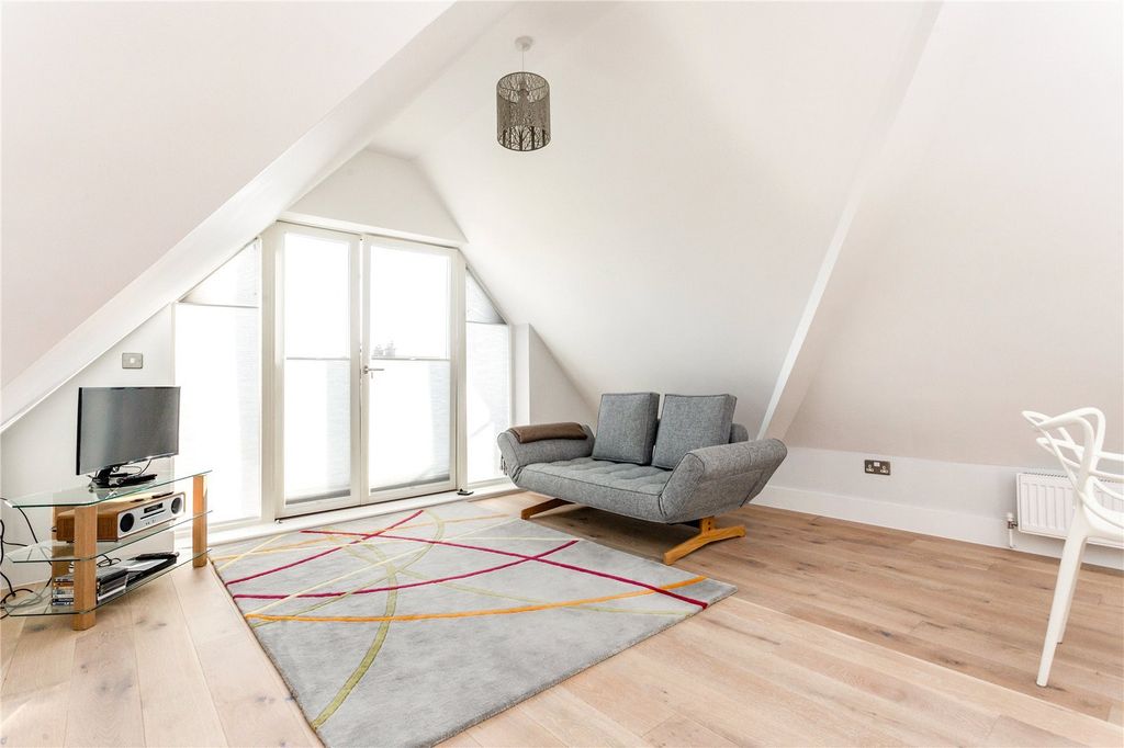 Property photo 2 of 5 Sitting/Dining Room