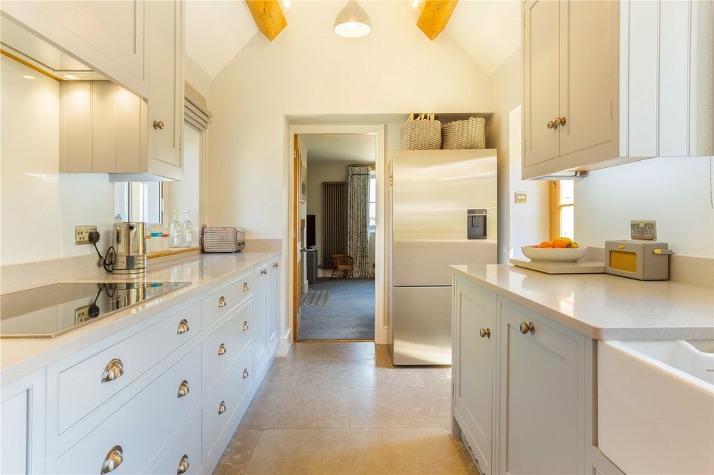 Property photo 2 of 25 Kitchen